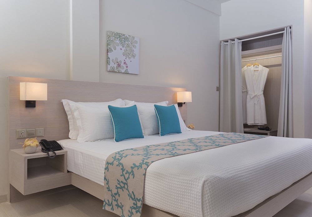 Deluxe Room at Malahini Kuda Bandos, view 5